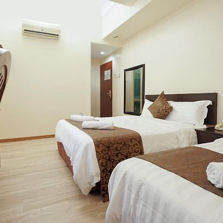 Rj Hotel Kulai Exterior photo