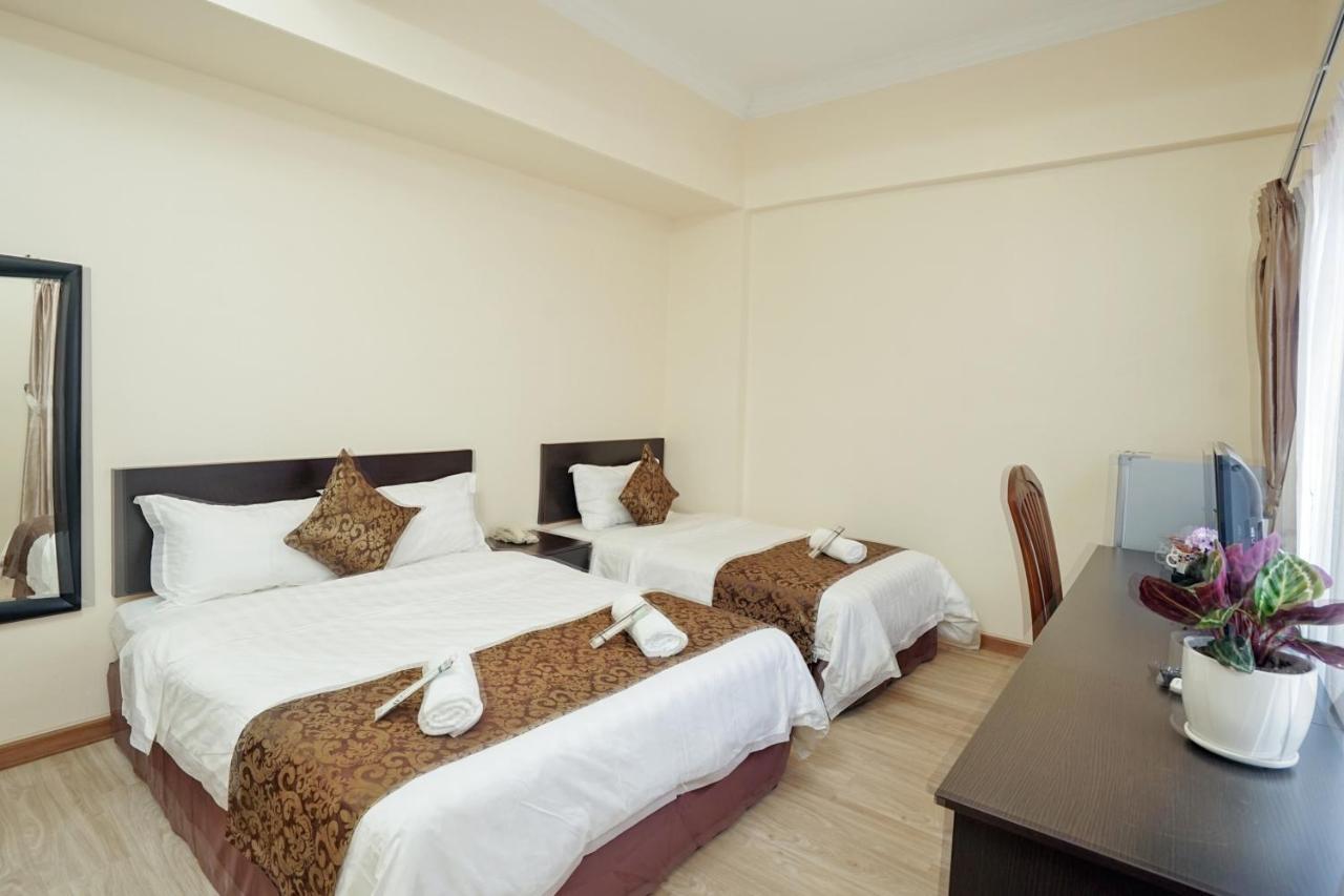 Rj Hotel Kulai Exterior photo