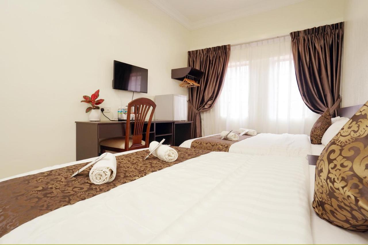 Rj Hotel Kulai Exterior photo