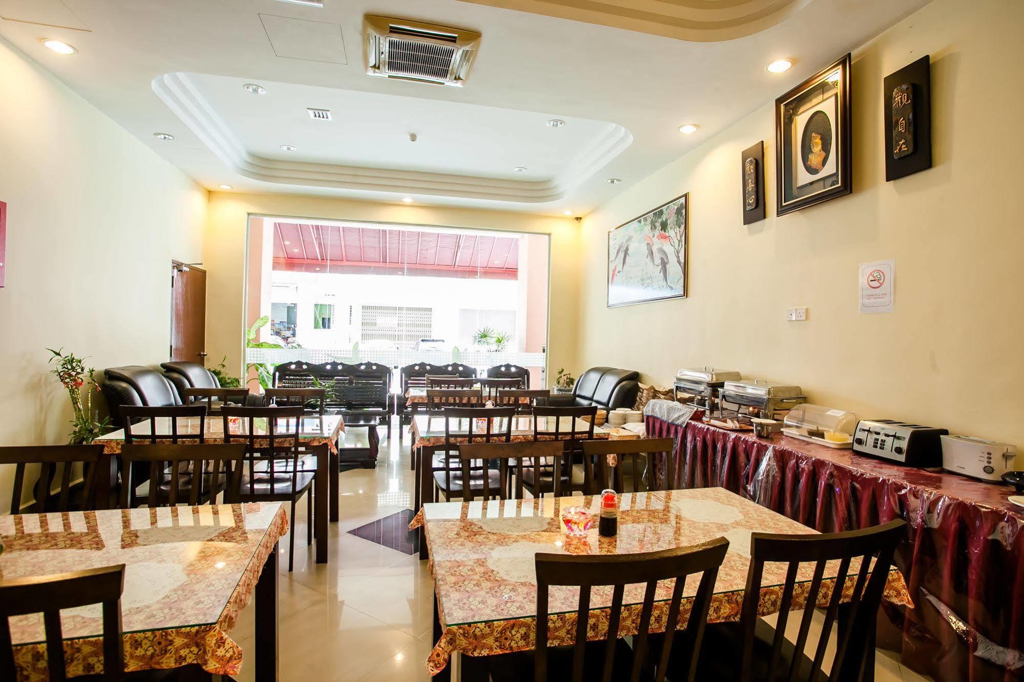 Rj Hotel Kulai Exterior photo